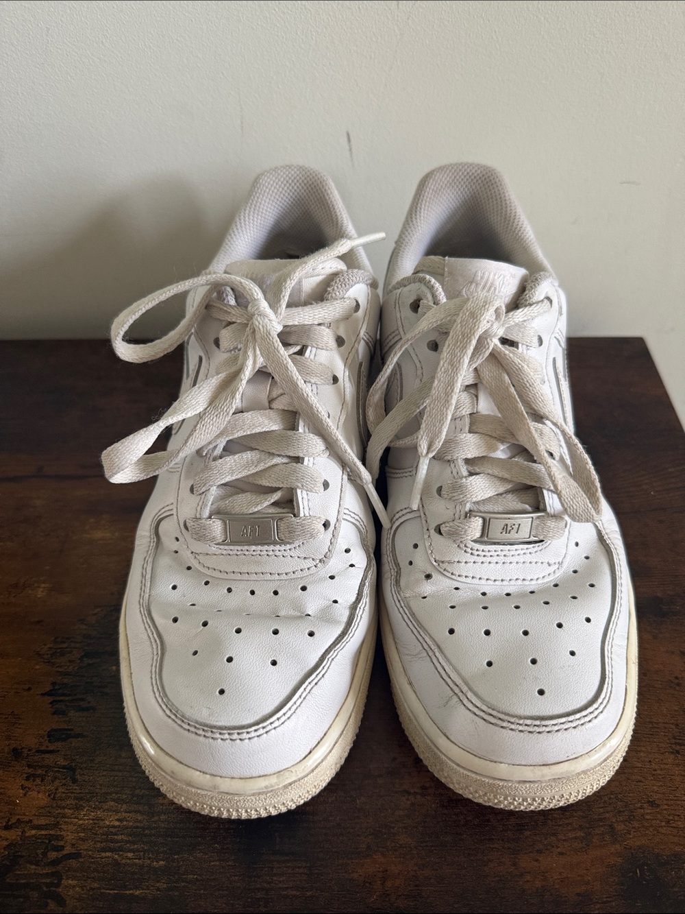 Women’s Air Force 1 size 7
